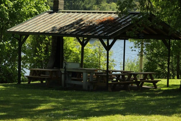 An open-sided picnic shelter beside Black Lake